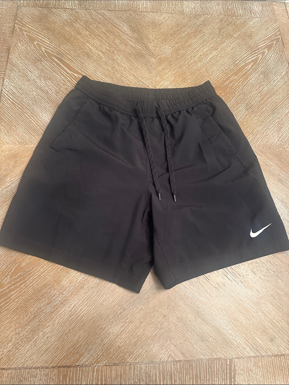 Men’s Nike Form 7” Shorts.  Size small